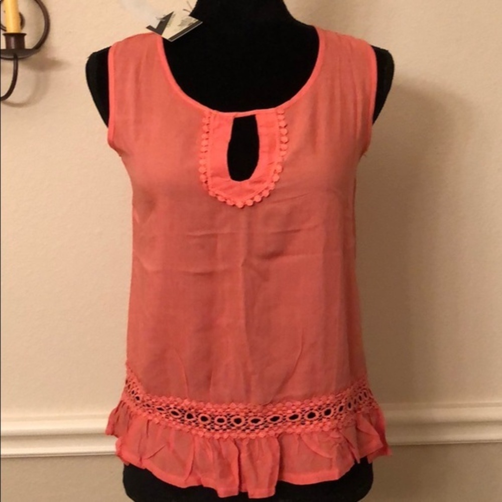 🌺🌺 NWT Adorable top by Cristina